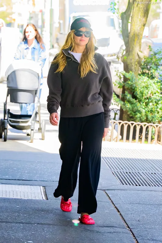 Jennifer Lawrence photo 11 of 1552