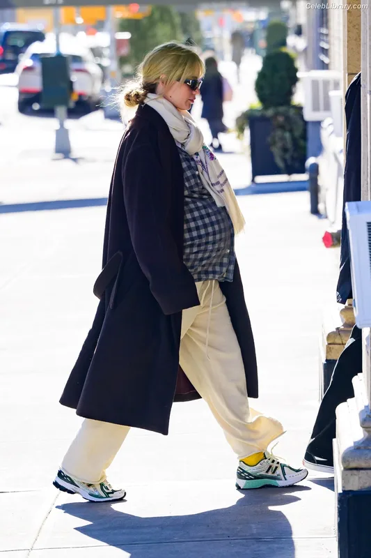 Jennifer Lawrence photo 19 of 1552