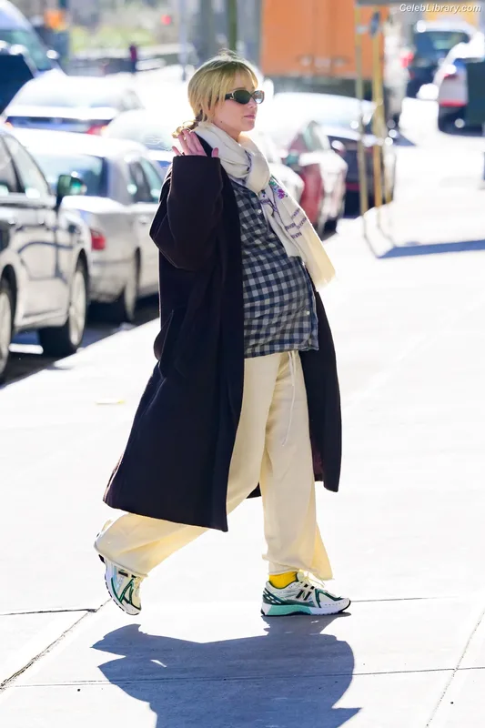 Jennifer Lawrence photo 24 of 1552
