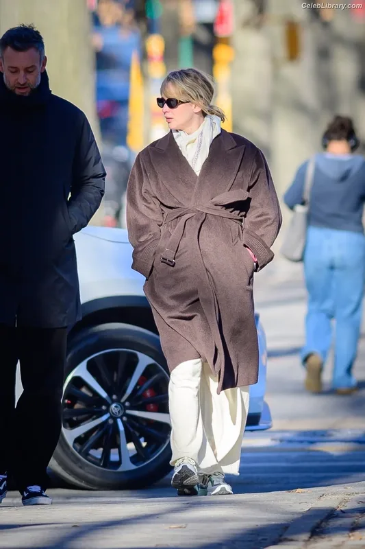 Jennifer Lawrence photo 3 of 1552