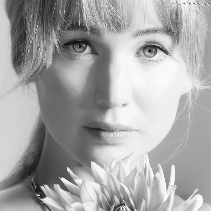 Jennifer Lawrence photo 6 of 1552