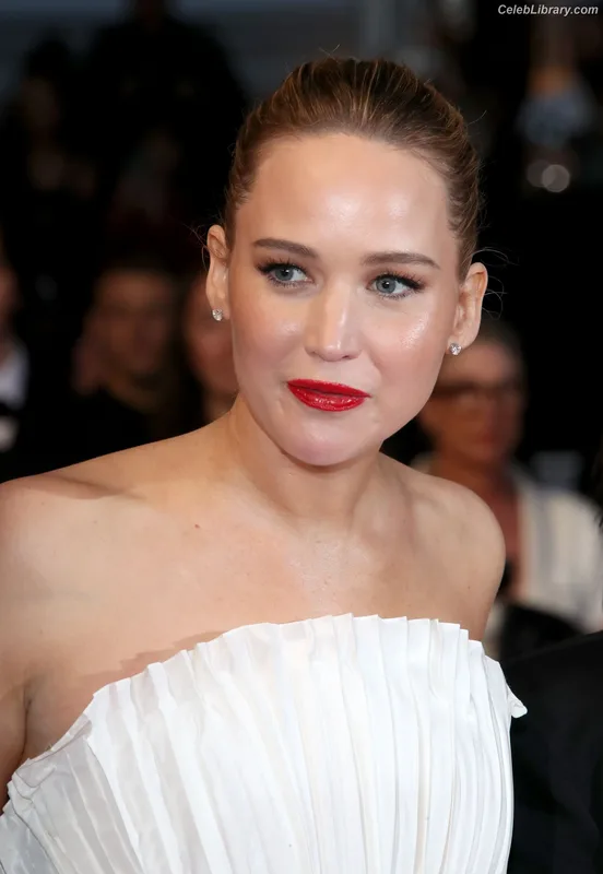Jennifer Lawrence photo 20 of 1552