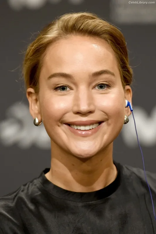 Jennifer Lawrence photo 5 of 1552