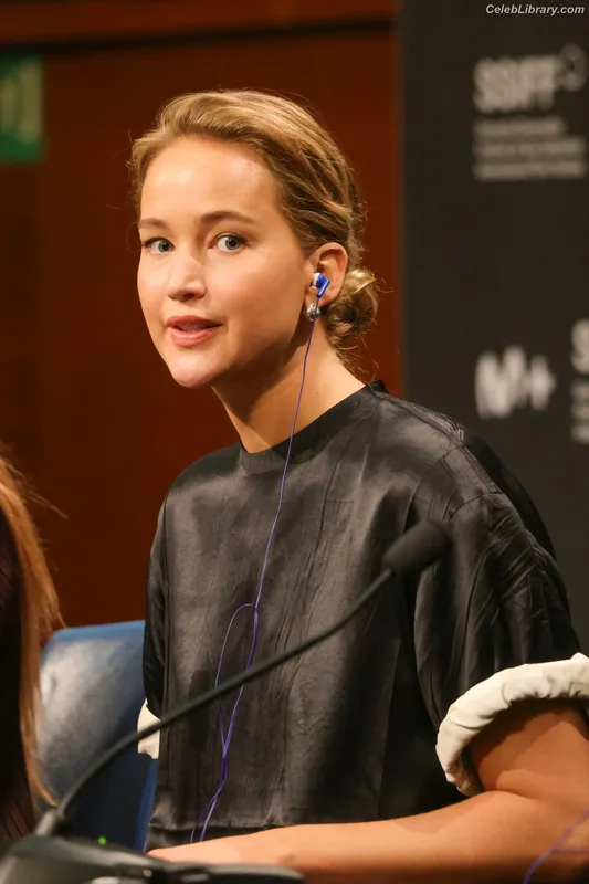 Jennifer Lawrence photo 7 of 1552