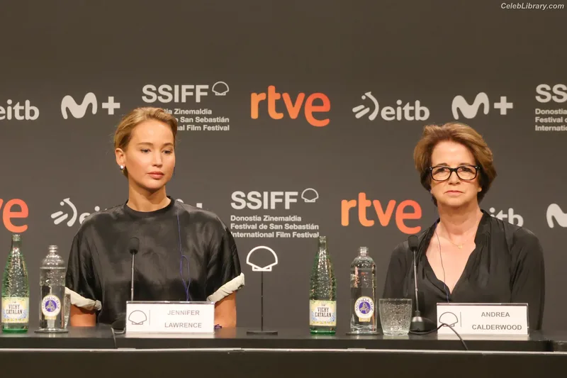 Jennifer Lawrence photo 9 of 1552