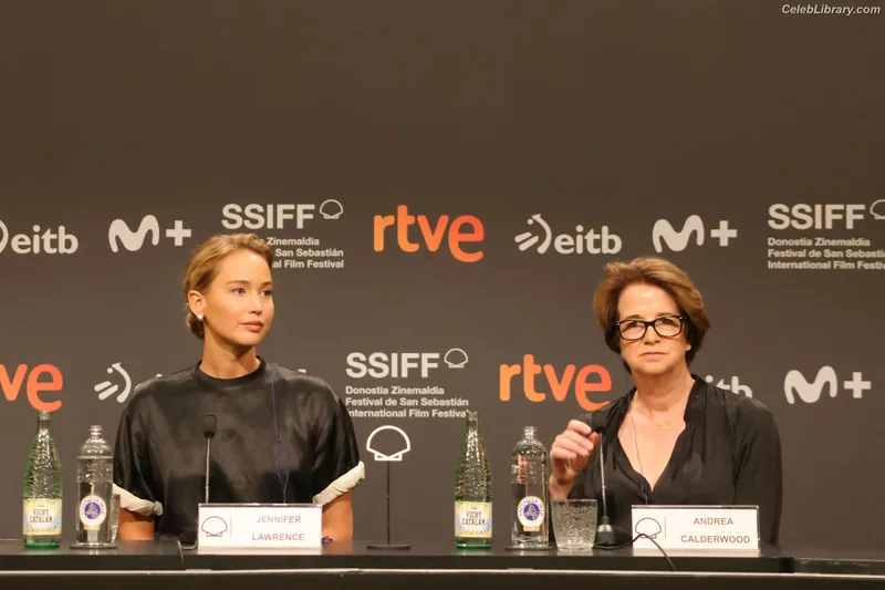 Jennifer Lawrence photo 10 of 1552