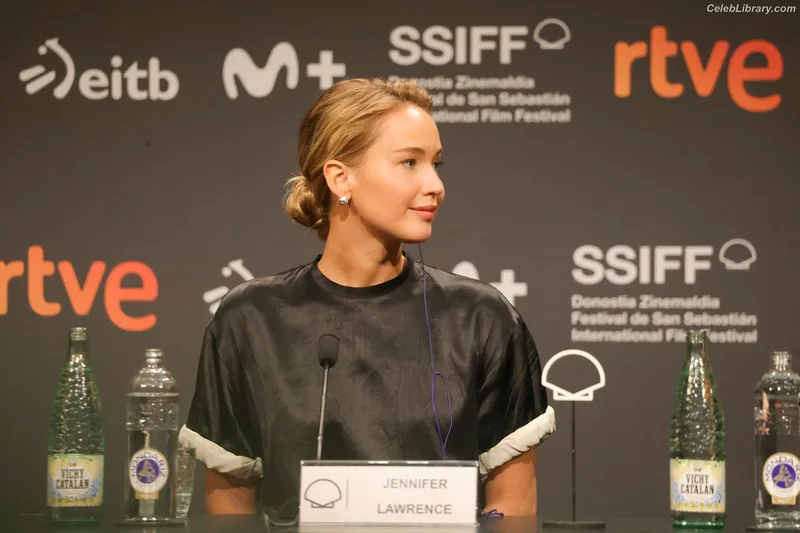 Jennifer Lawrence photo 11 of 1552