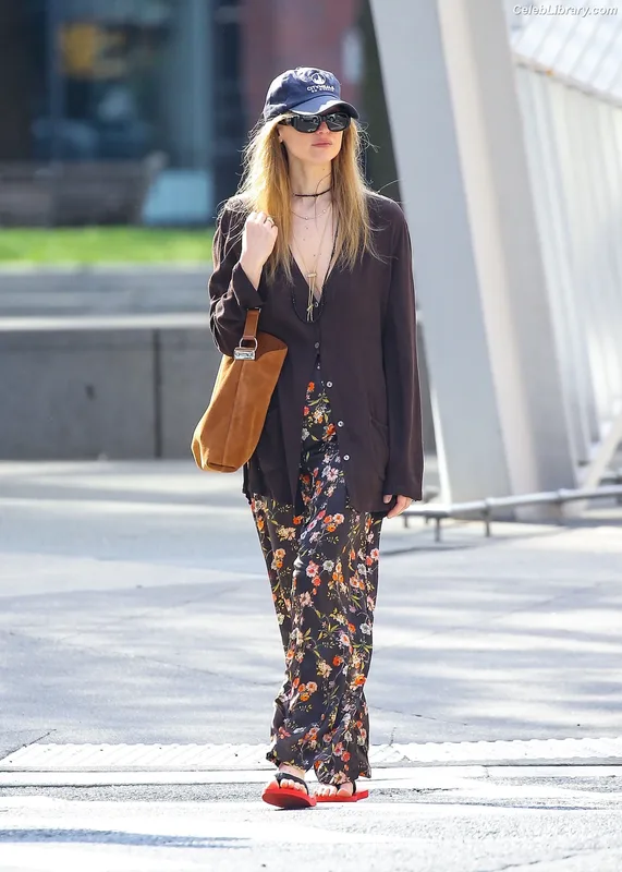 Jennifer Lawrence photo 7 of 1552