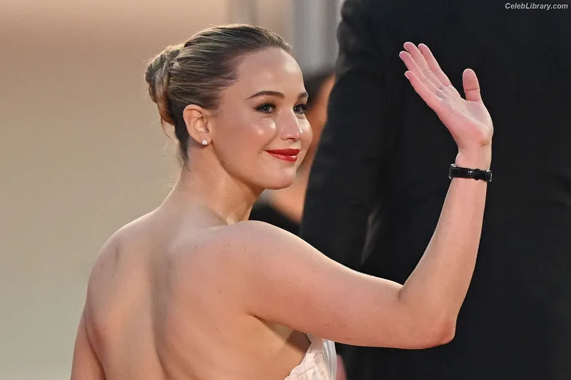 Jennifer Lawrence photo 20 of 1552