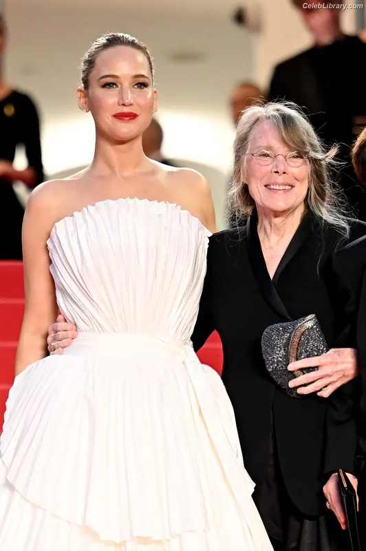 Jennifer Lawrence photo 22 of 1552