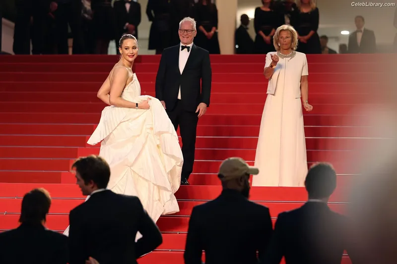 Jennifer Lawrence photo 2 of 1552