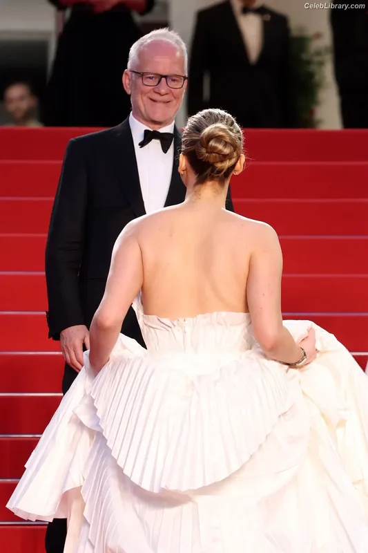 Jennifer Lawrence photo 6 of 1552