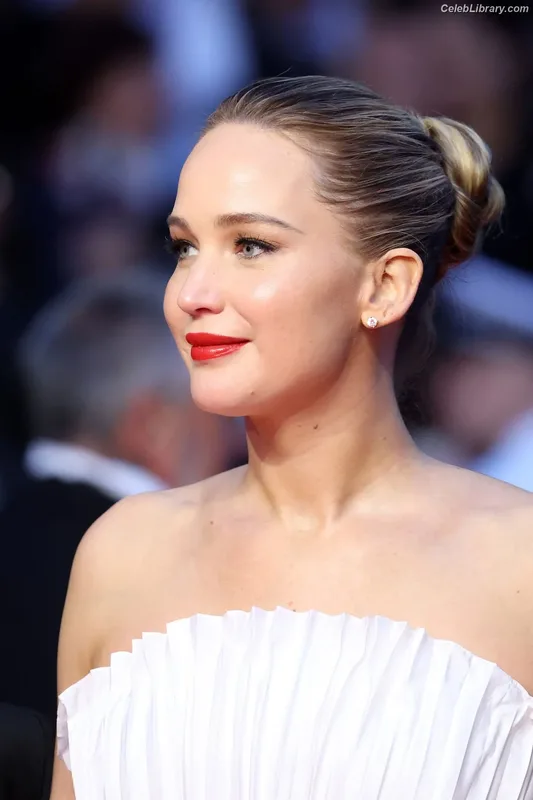 Jennifer Lawrence photo 17 of 1552