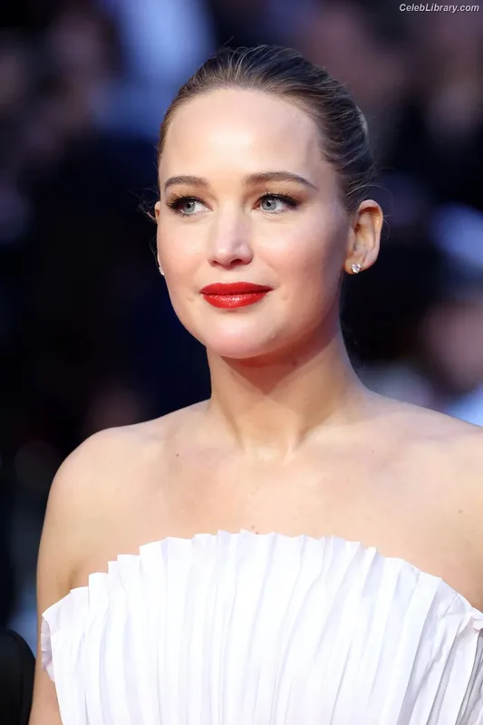 Jennifer Lawrence photo 19 of 1552