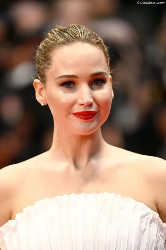 Jennifer Lawrence photo 20 of 1552