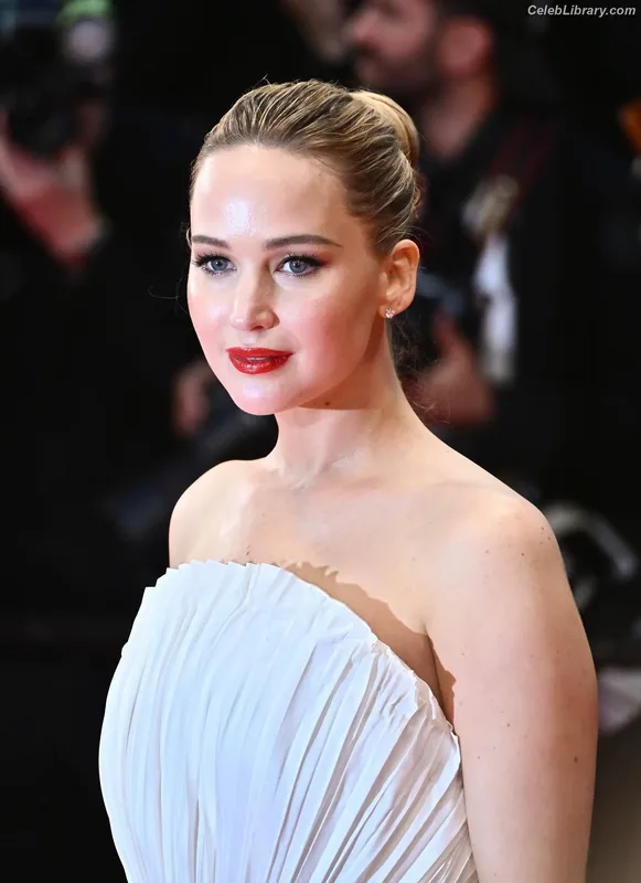 Jennifer Lawrence photo 24 of 1552