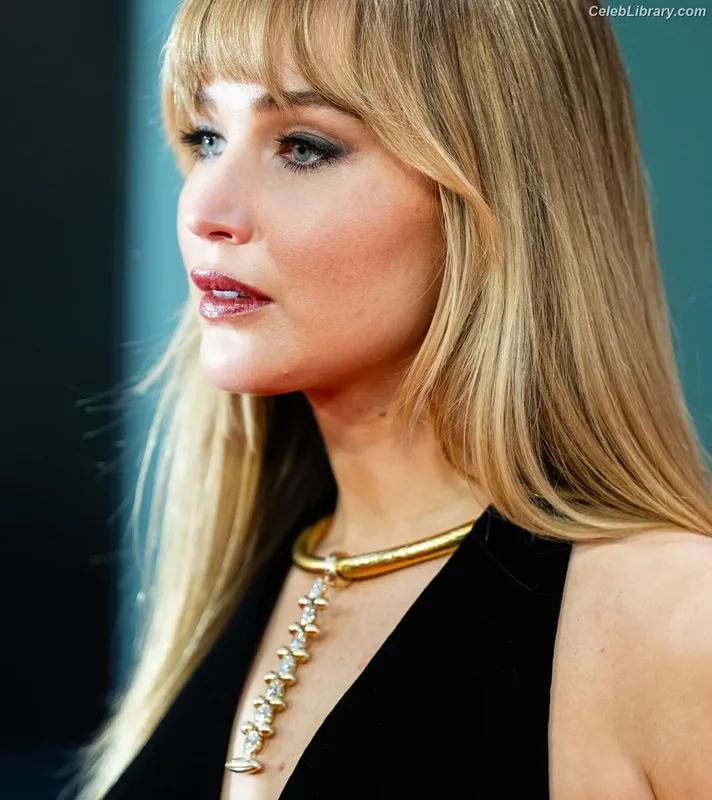 Jennifer Lawrence photo 5 of 1552