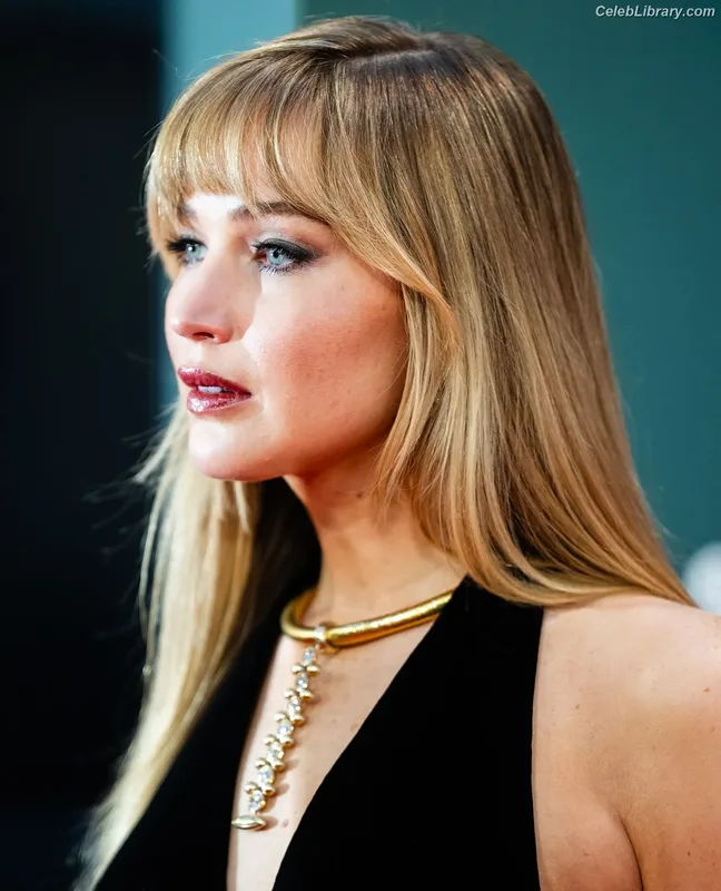 Jennifer Lawrence photo 8 of 1552