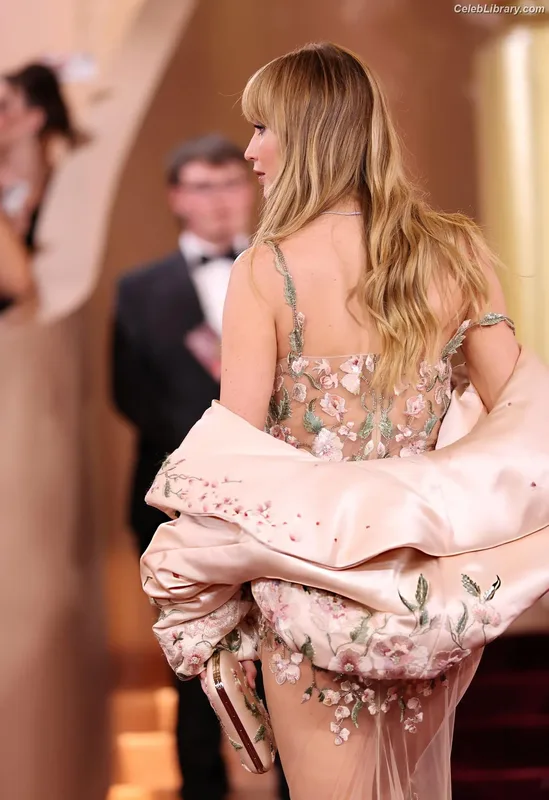 Jennifer Lawrence photo 23 of 1552