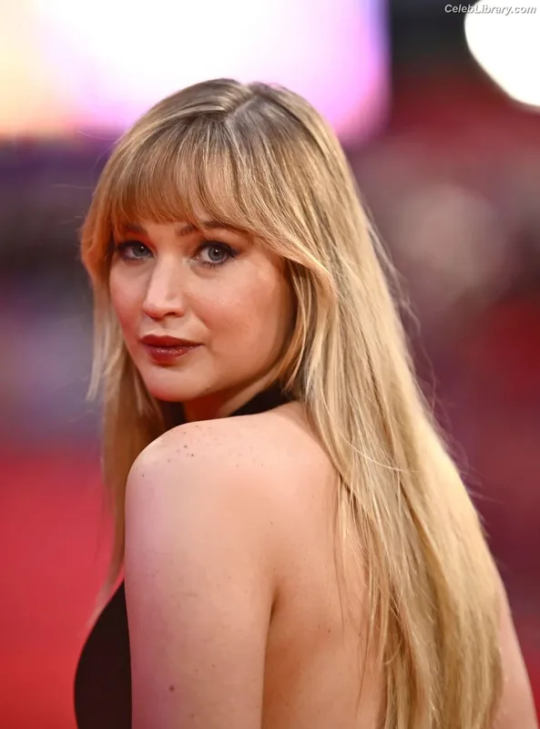 Jennifer Lawrence photo 18 of 1552