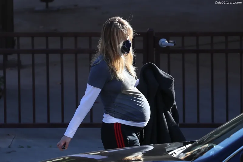 Jennifer Lawrence photo 18 of 1552