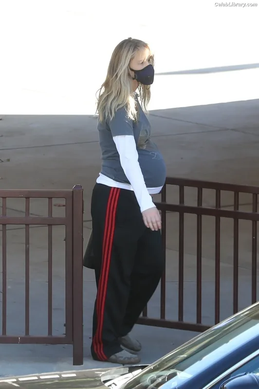 Jennifer Lawrence photo 8 of 1552