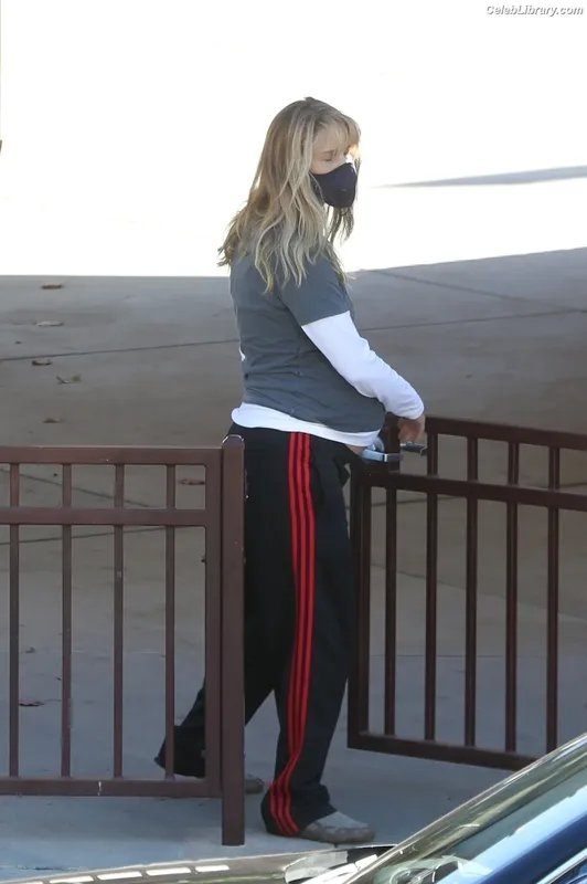 Jennifer Lawrence photo 9 of 1552