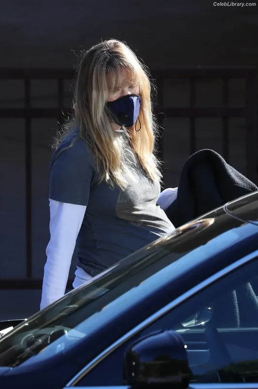 Jennifer Lawrence photo 17 of 1552