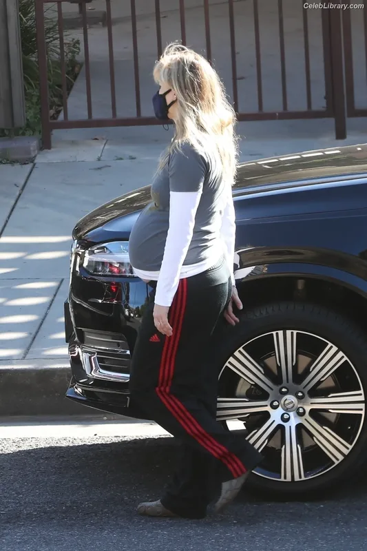 Jennifer Lawrence photo 18 of 1552