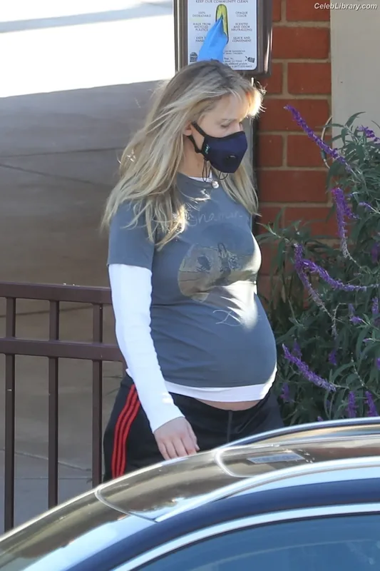 Jennifer Lawrence photo 24 of 1552