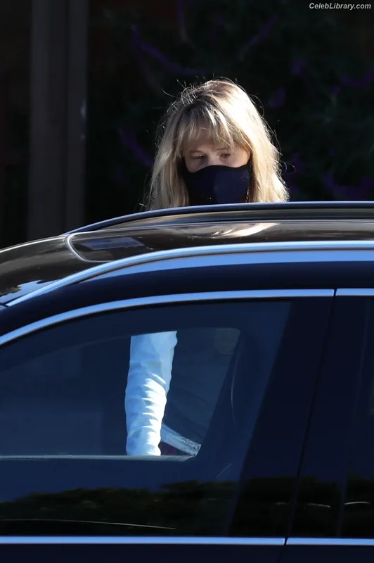Jennifer Lawrence photo 2 of 1552