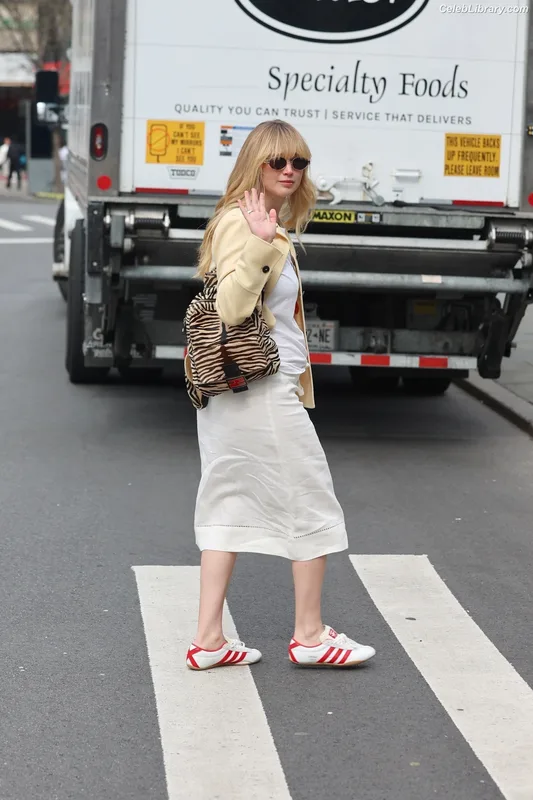Jennifer Lawrence photo 4 of 1552