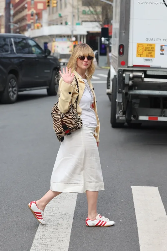 Jennifer Lawrence photo 5 of 1552