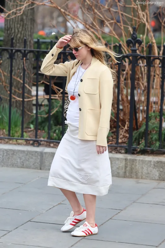 Jennifer Lawrence photo 11 of 1552