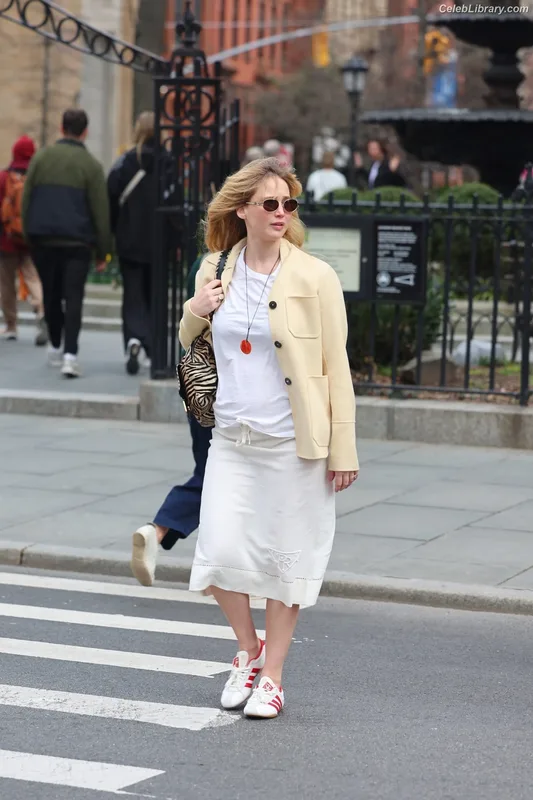 Jennifer Lawrence photo 13 of 1552