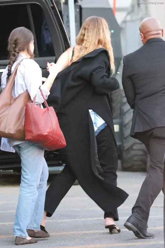 Jennifer Lawrence photo 2 of 1552