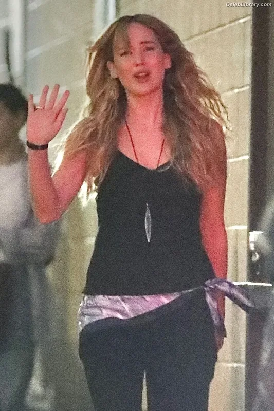 Jennifer Lawrence photo 5 of 1552