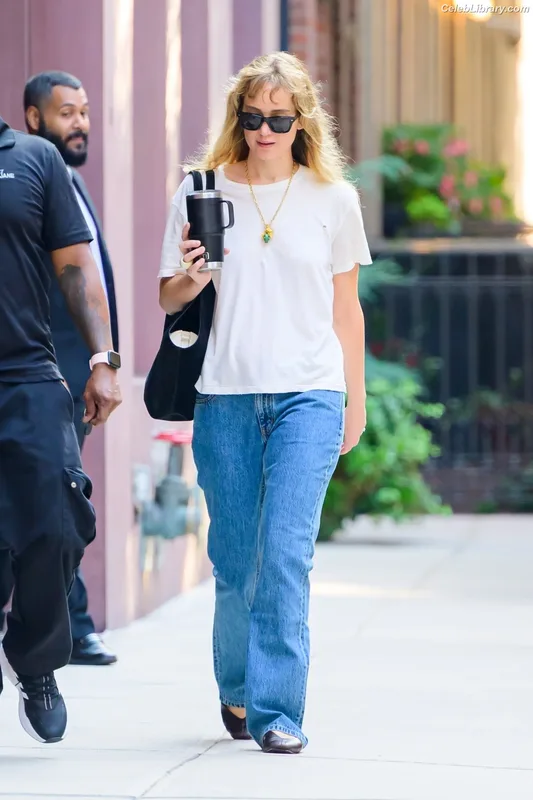 Jennifer Lawrence photo 9 of 1552