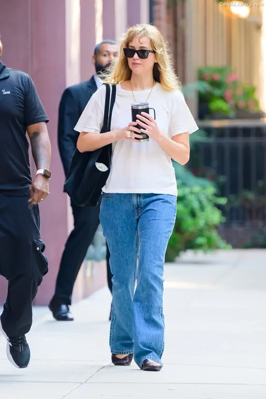Jennifer Lawrence photo 11 of 1552