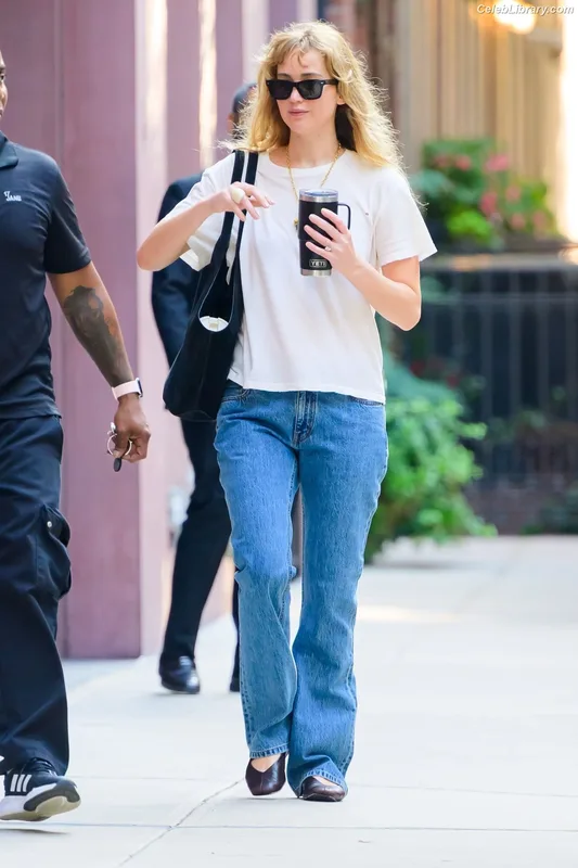 Jennifer Lawrence photo 12 of 1552