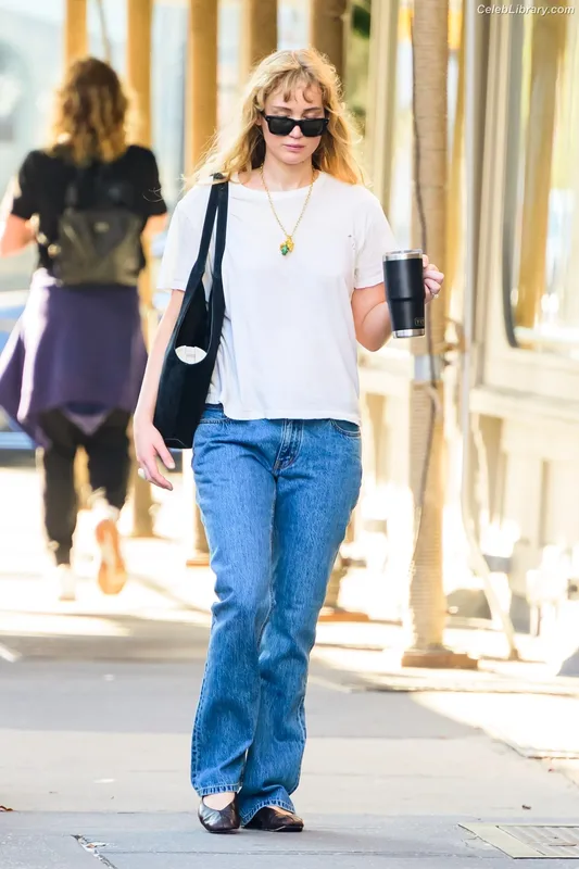 Jennifer Lawrence photo 17 of 1552