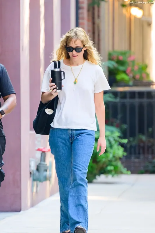 Jennifer Lawrence photo 22 of 1552