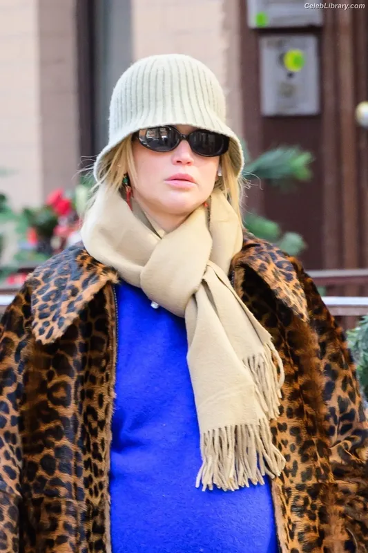Jennifer Lawrence photo 14 of 1552
