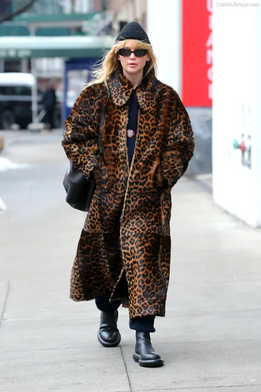Jennifer Lawrence photo 16 of 1552