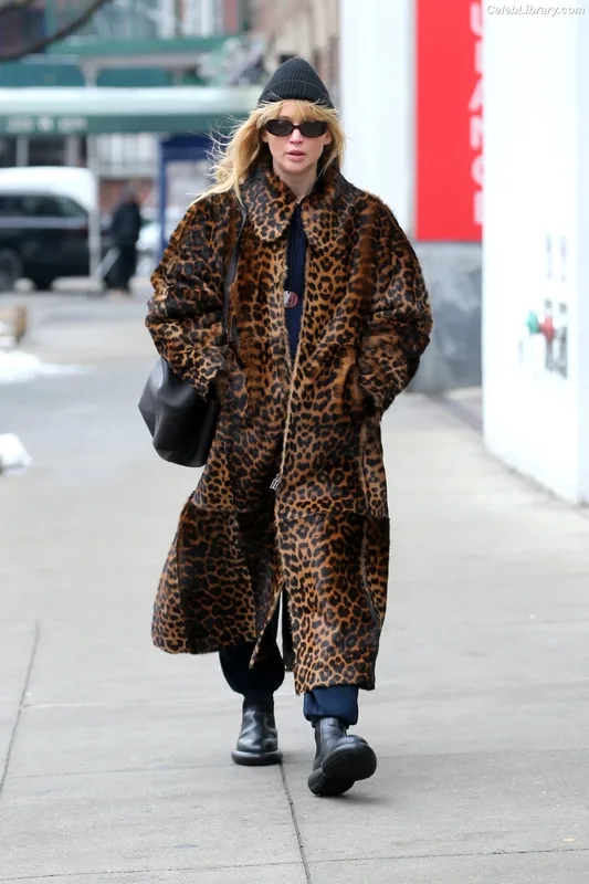 Jennifer Lawrence photo 19 of 1552