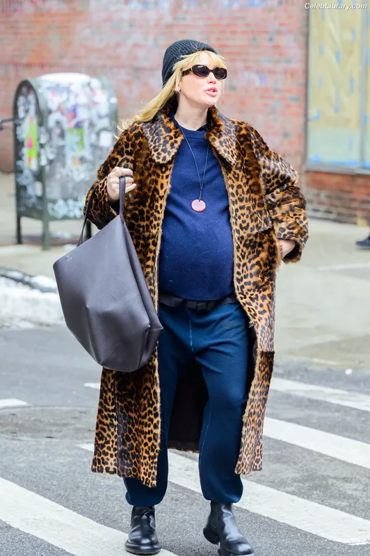 Jennifer Lawrence photo 20 of 1552