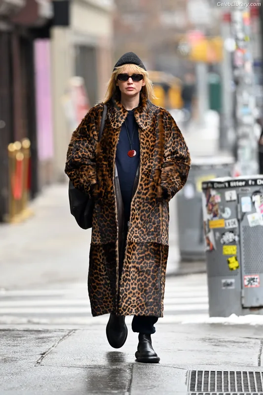 Jennifer Lawrence photo 6 of 1552