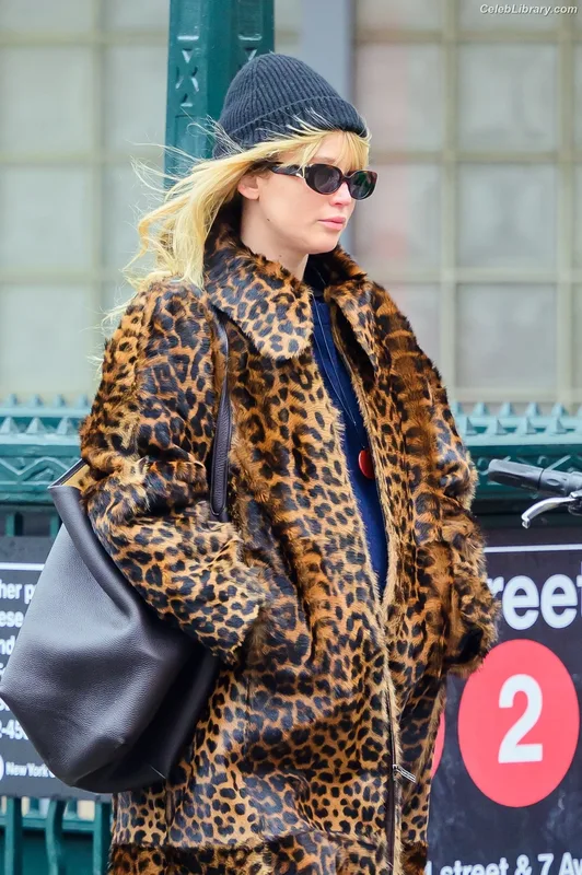 Jennifer Lawrence photo 14 of 1552
