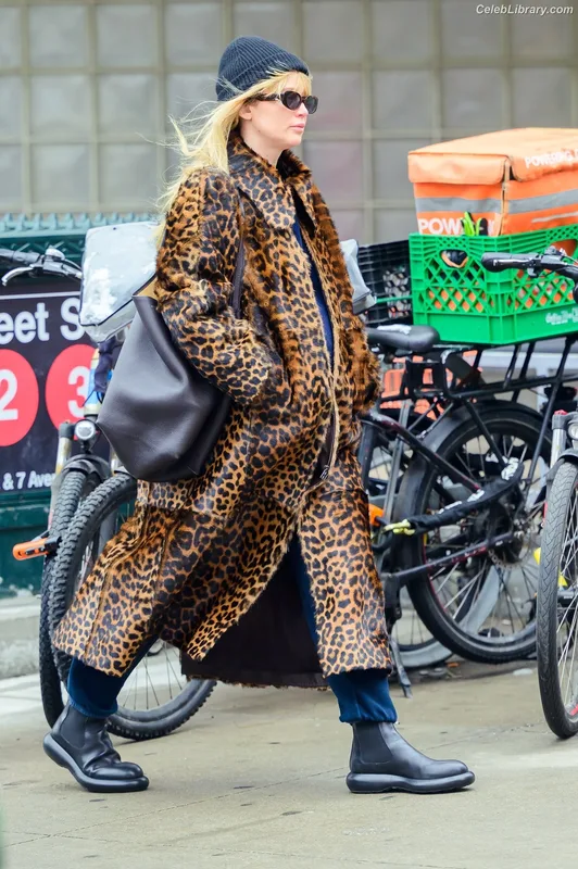 Jennifer Lawrence photo 15 of 1552