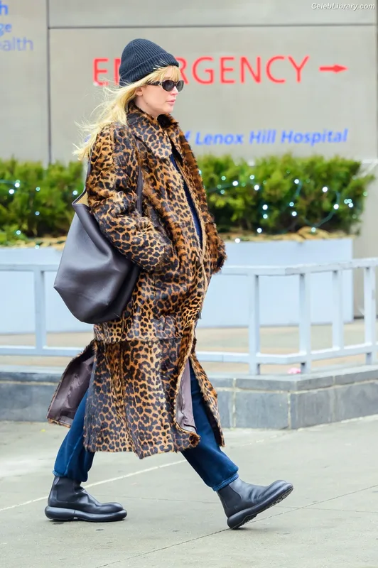 Jennifer Lawrence photo 16 of 1552